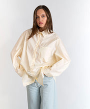 Camicia con cucitura trasversale